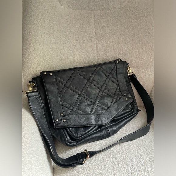 Large Steve Madden Black Leather crossbody open flap with pockets zippers NWOT - Picture 11 of 11